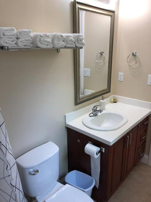 Modern Private Suite Close To Everything Vancouver Bagian luar foto